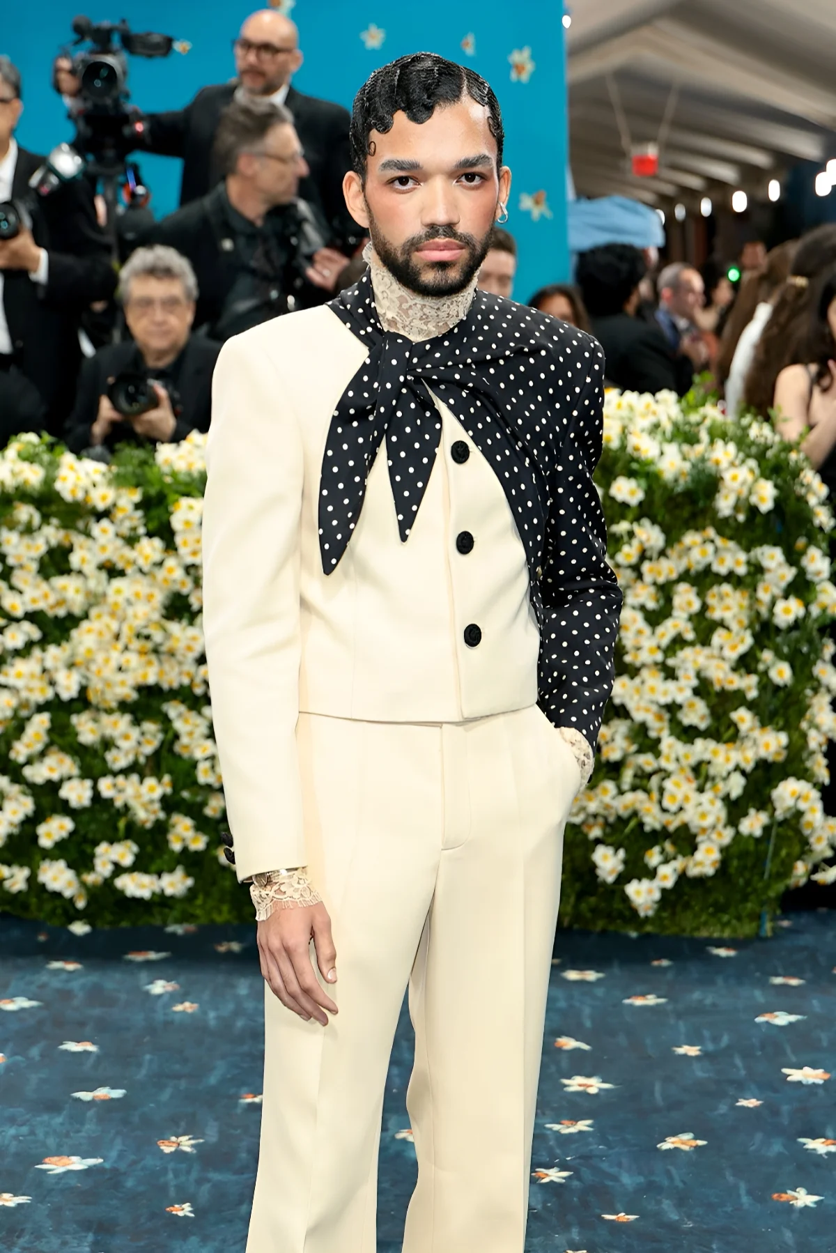 OMEGA Met Gala 2025 Justice Smith Les montres OMEGA brillent lors du Met Gala 2025