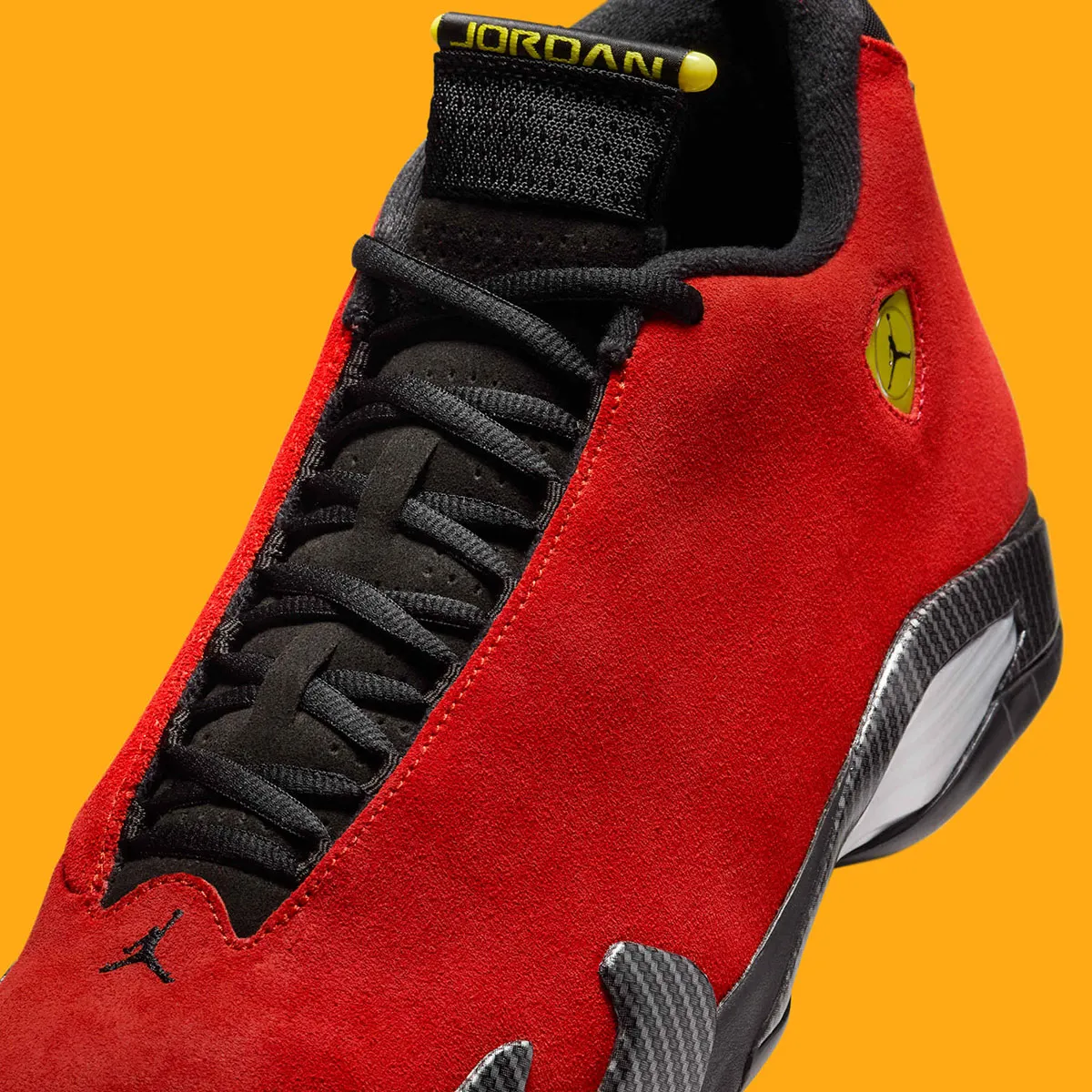 Official Images Of The Air Jordan 14 Ferrari 7 Les images officielles de la Air Jordan 14 « Ferrari » dévoilées
