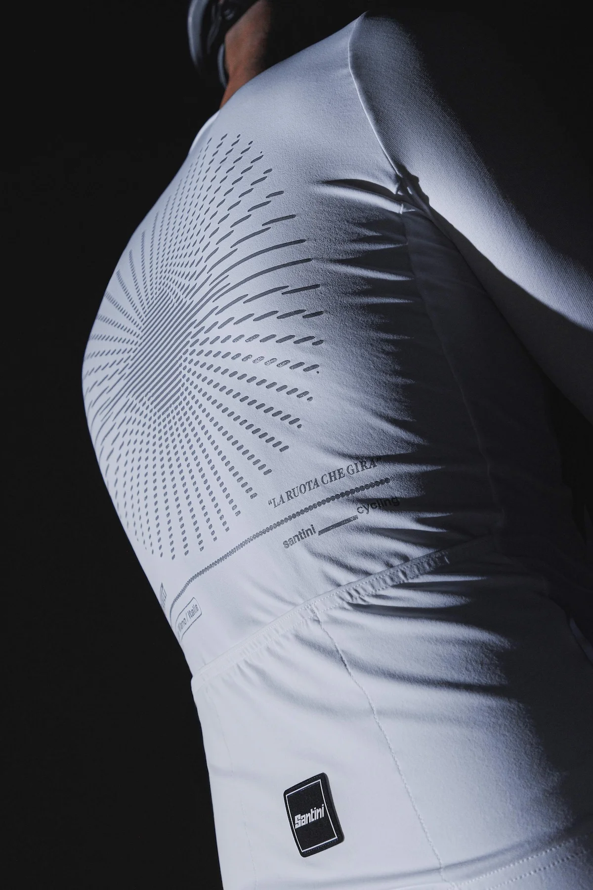 Pirelli x Santini Cycling 2 La collection Santini x Pirelli Sport Club 2025 réinvente la mode cycliste avec une touche vintage italienne