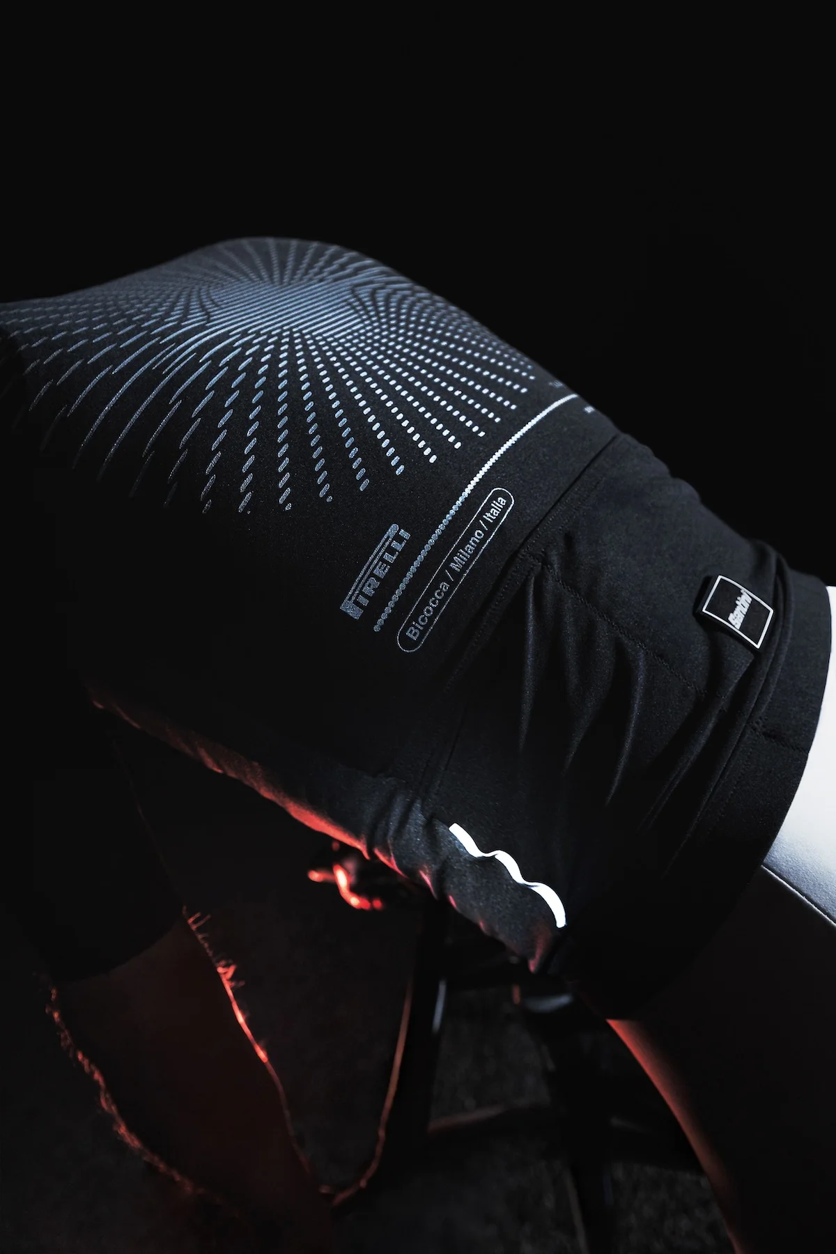 Pirelli x Santini Cycling 3 La collection Santini x Pirelli Sport Club 2025 réinvente la mode cycliste avec une touche vintage italienne