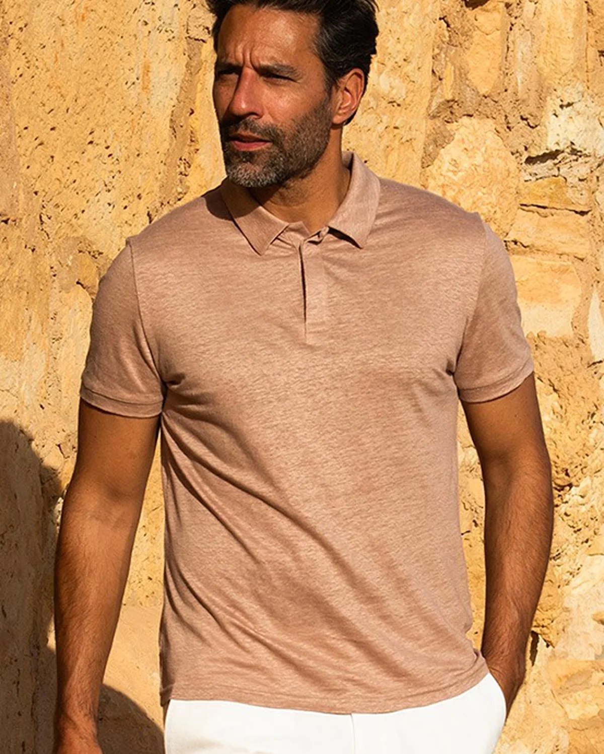 Polo en lin 1 Le polo en lin, l’allié indispensable de la tenue estivale masculine