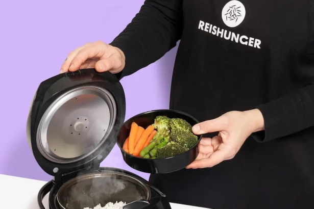 Ce cuiseur à riz aux couleurs pastel cartonnent sur Amazon avec plus de 2 800 avis positifs