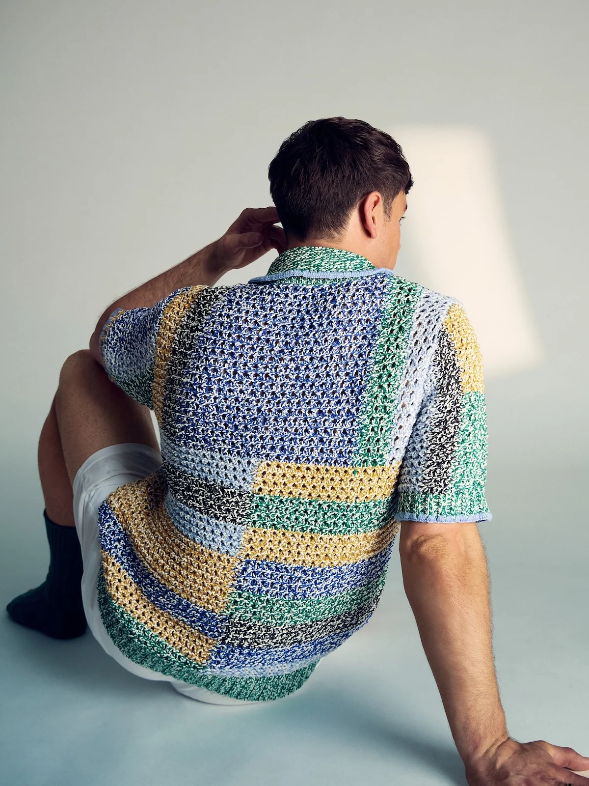 Reiss x Tom Daley Pride Collection 1 Reiss dévoile sa collection Pride 2025 avec Tom Daley, au profit de Rainbow Railroad