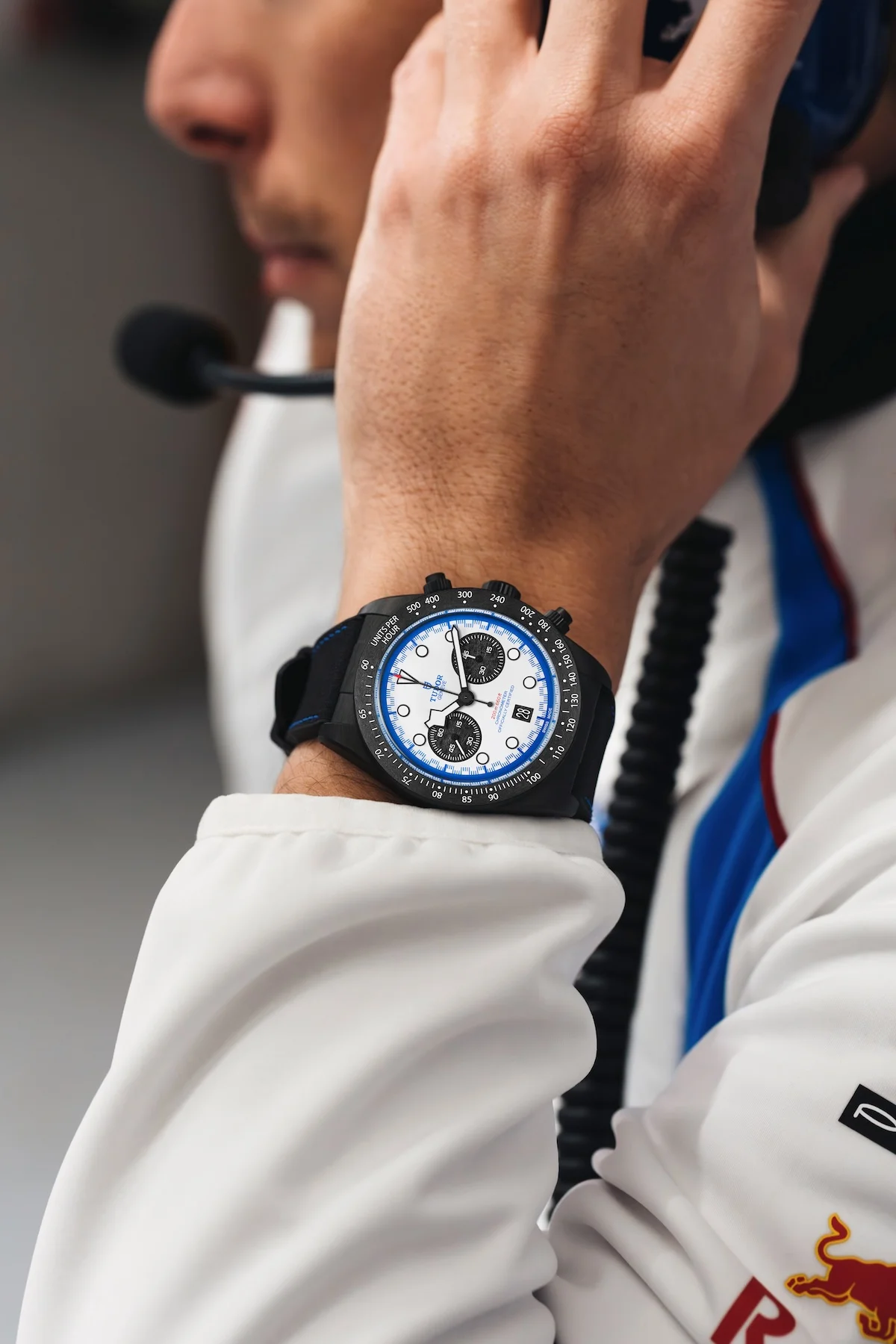 TUDOR Black Bay Chrono Carbon 25 1 TUDOR Black Bay Chrono Carbon 25, une montre de sport au cœur de l’héritage automobile