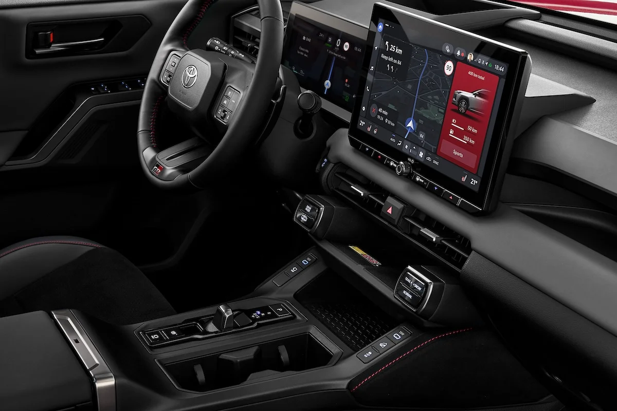 Toyota RAV4 Sport 2 La nouvelle Toyota RAV4 2025 débarque avec une technologie hybride plus performante