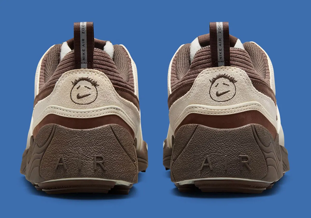Travis Scott x Nike Zoom Field Jaxx Leche Blue 3 La Travis Scott x Nike Zoom Field Jaxx « Leche Blue » est désormais disponible !
