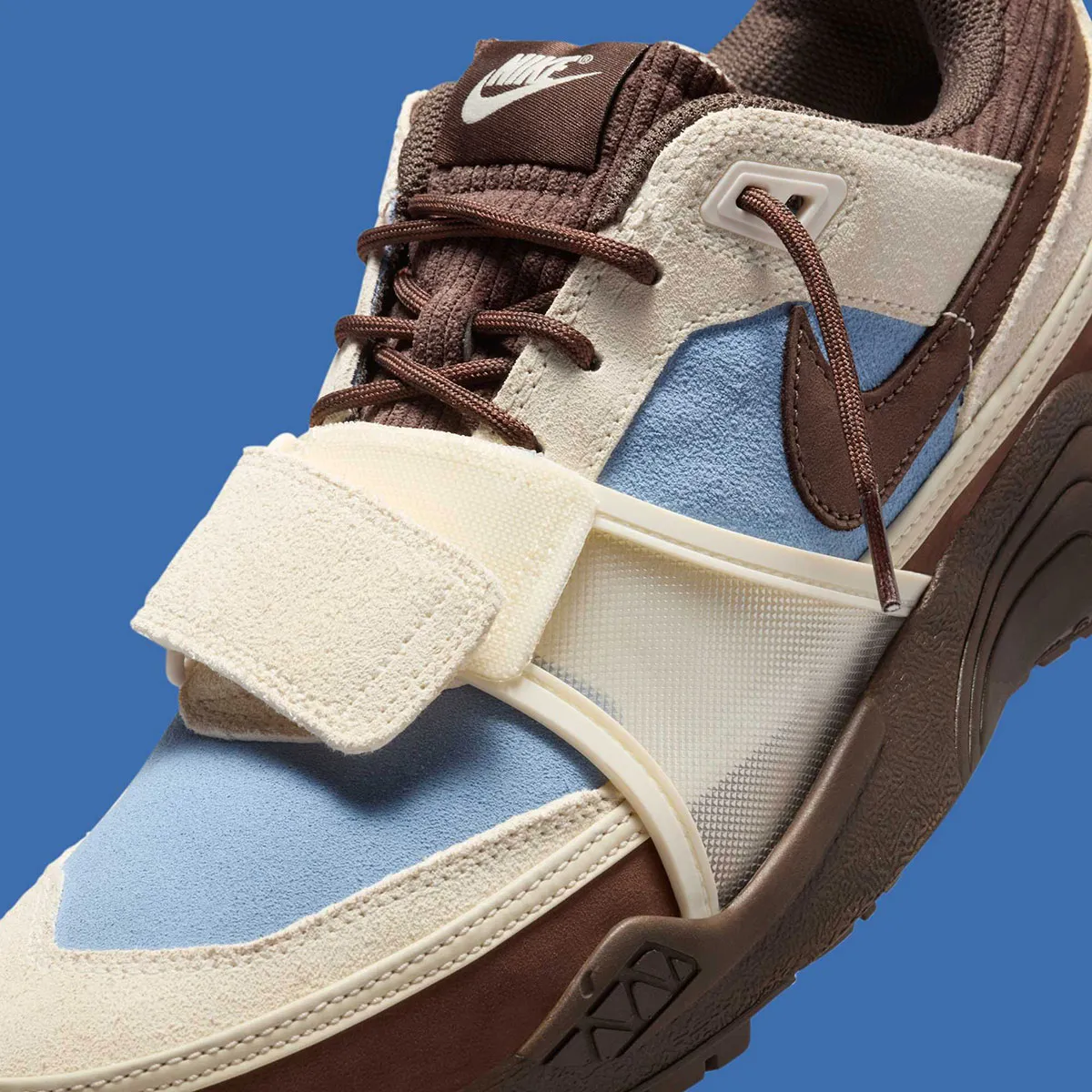Travis Scott x Nike Zoom Field Jaxx Leche Blue 4 La Travis Scott x Nike Zoom Field Jaxx « Leche Blue » est désormais disponible !