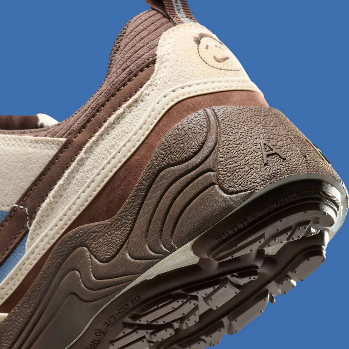 Travis Scott x Nike Zoom Field Jaxx Leche Blue 6 La Travis Scott x Nike Zoom Field Jaxx « Leche Blue » est désormais disponible !