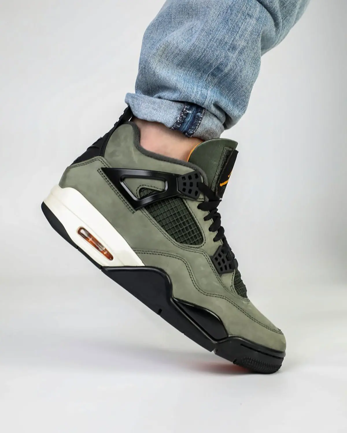 Undefeated x Air Jordan 4 2025 1 Undefeated x Air Jordan 4 2025 : sortie confirmée et premières images dévoilées