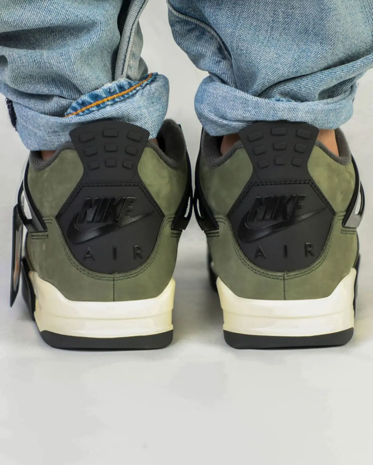 Undefeated x Air Jordan 4 2025 6 Undefeated x Air Jordan 4 2025 : sortie confirmée et premières images dévoilées