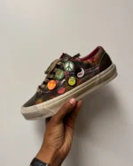 Vans dévoile une Old Skool 36 s'inspirant du rare sac messager emblématique Chanel On the Pavements