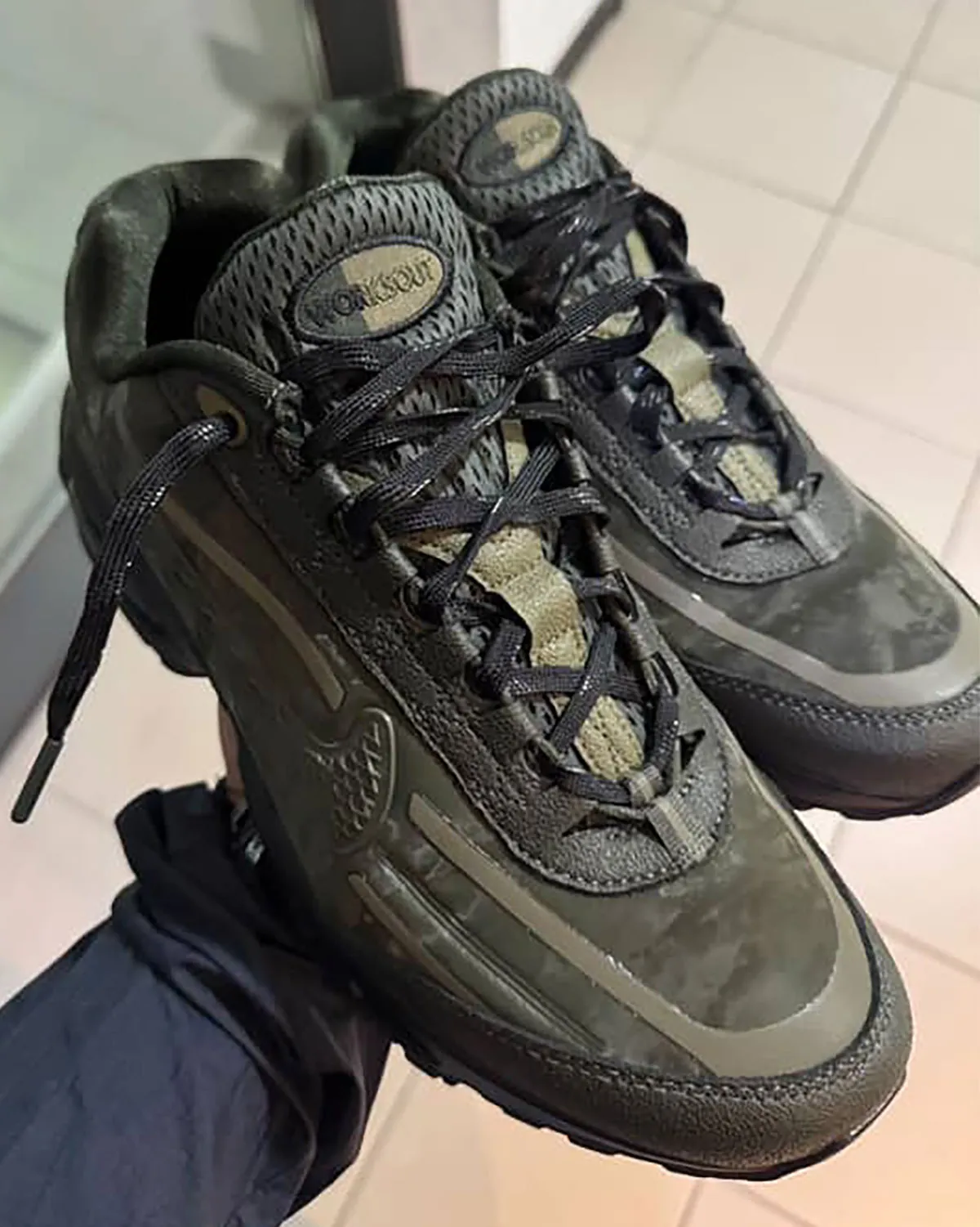 Worksout x Nike Air Max 95 2 La Worksout x Nike Air Max 95 « Uniform » sera disponible dans le monde entier en édition très limitée