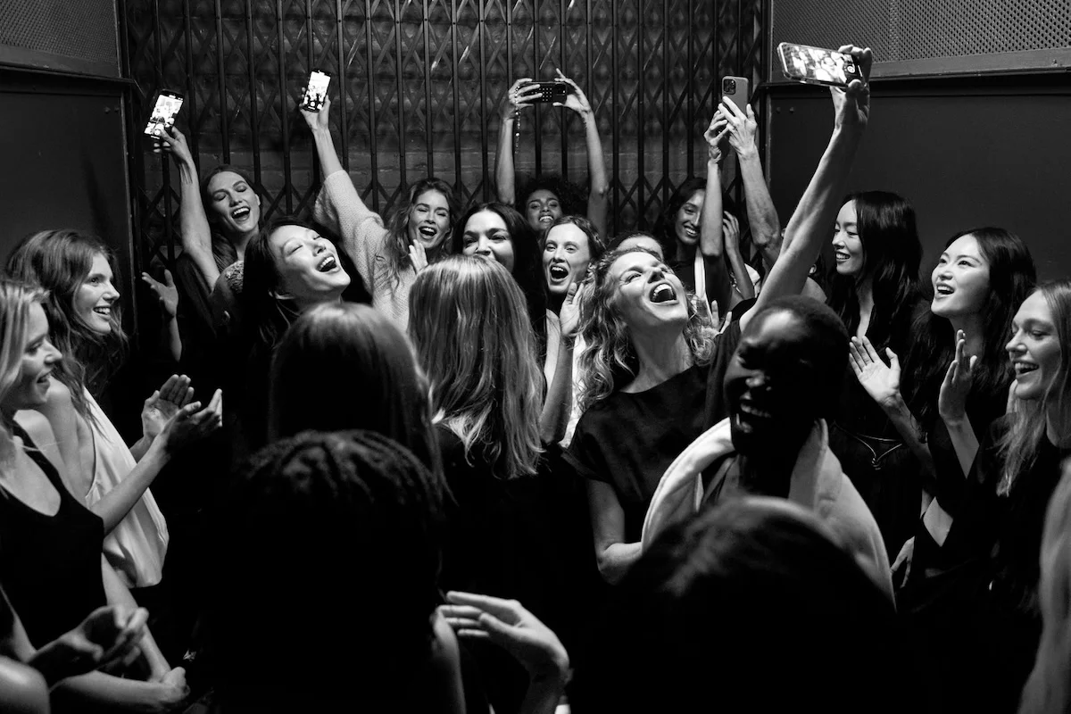 Zara Marks 50 ans x Steven Meisel 1 Pour célébrer ses 50 ans, Zara présente un court-métrage spectaculaire signé Steven Meisel