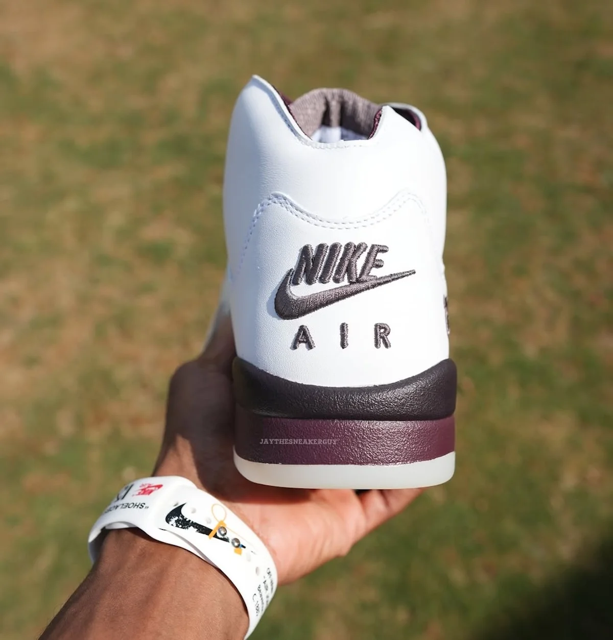 A Ma Maniere x Air Jordan 5 Burgundy Crush 5 A Ma Maniére dévoile sa nouvelle Air Jordan 5 « Burgundy Crush » pour célébrer Juneteenth