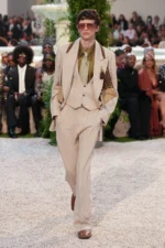 AMIRI Spring Summer 2026 Paris Fashion Week 1 La collection printemps 2026 d'AMIRI transforme la mode en expérience hôtelière californienne