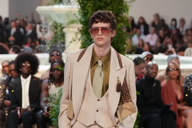 La collection printemps 2026 d'AMIRI transforme la mode en expérience hôtelière californienne