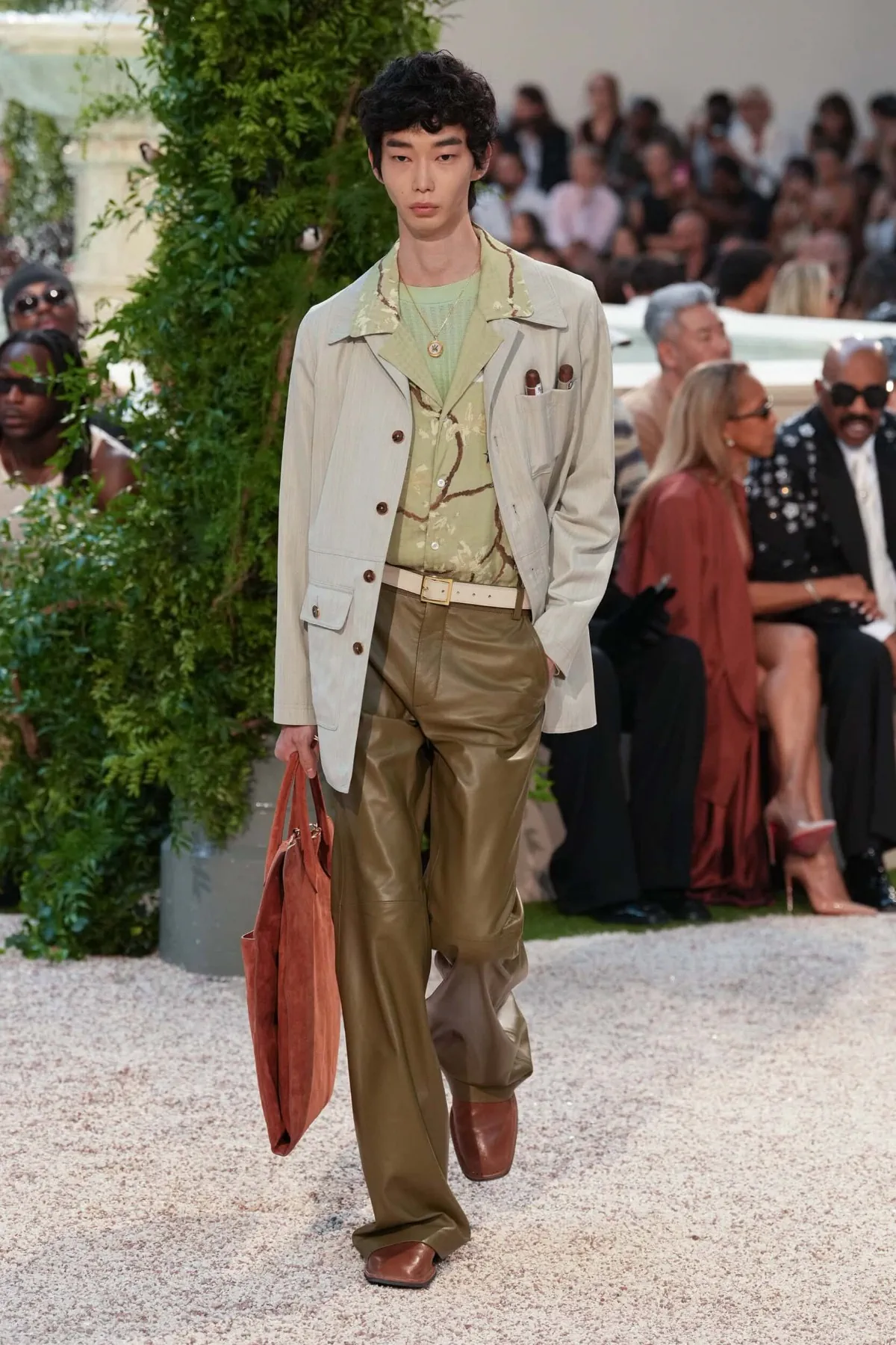La collection printemps 2026 d'AMIRI transforme la mode en expérience hôtelière californienne
