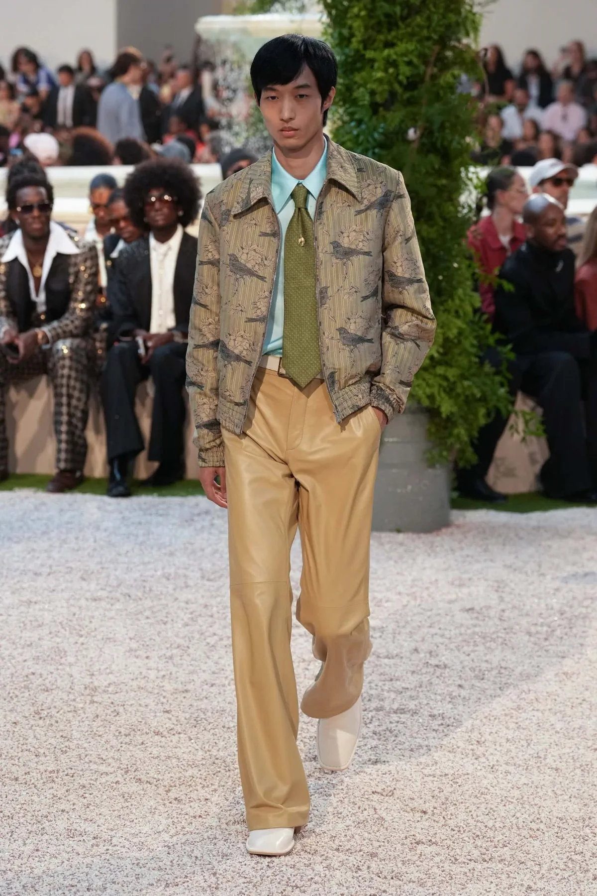 La collection printemps 2026 d'AMIRI transforme la mode en expérience hôtelière californienne