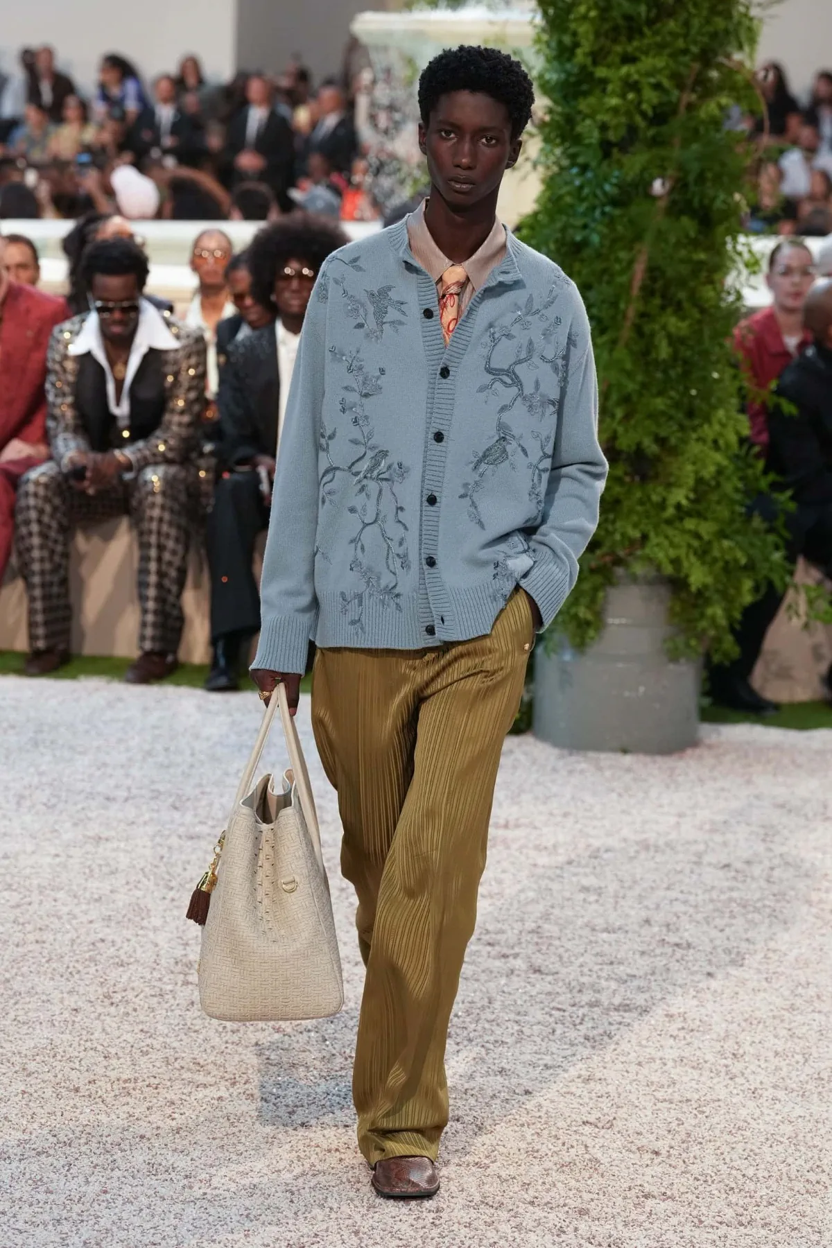 La collection printemps 2026 d'AMIRI transforme la mode en expérience hôtelière californienne