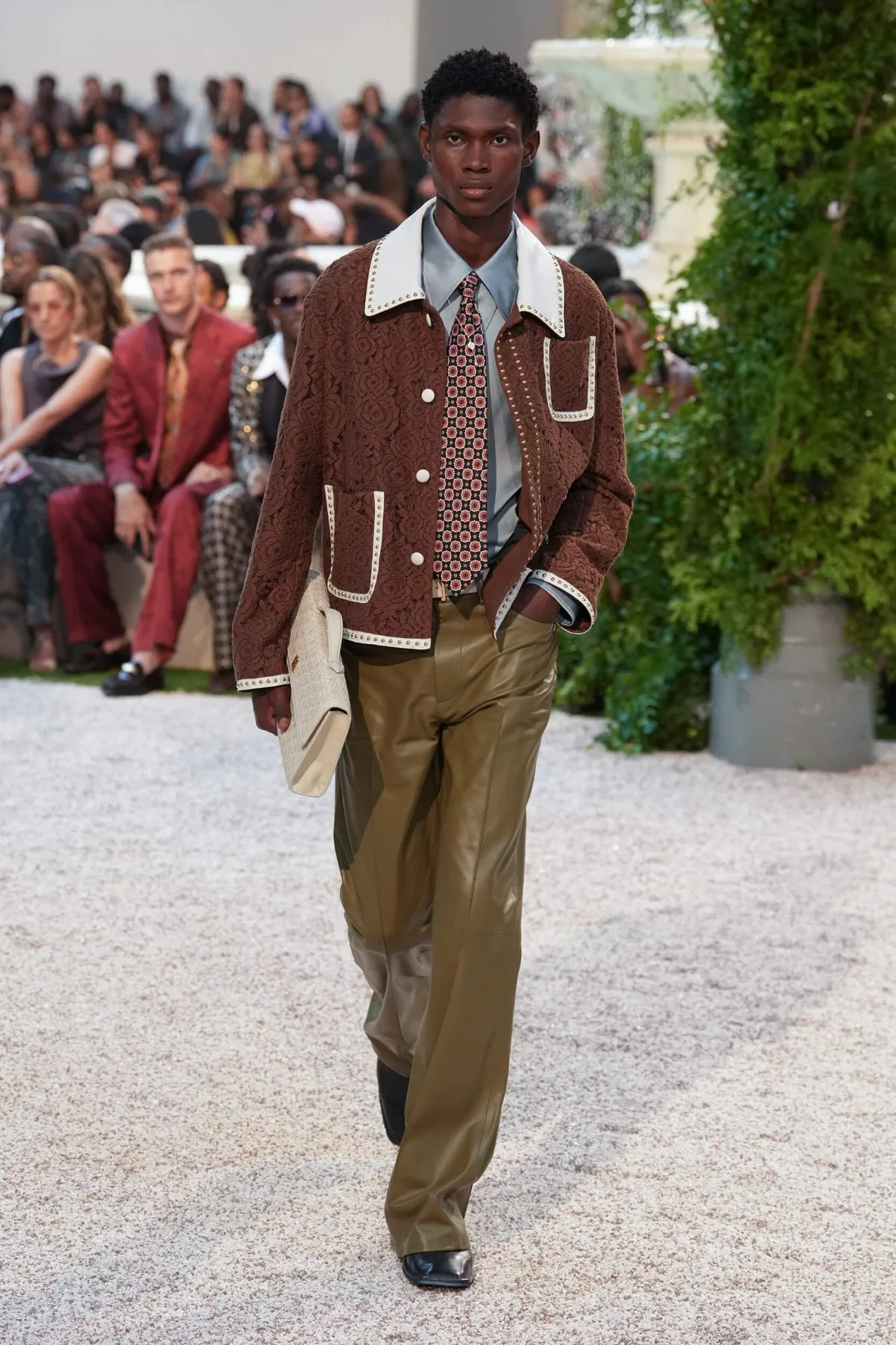 La collection printemps 2026 d'AMIRI transforme la mode en expérience hôtelière californienne