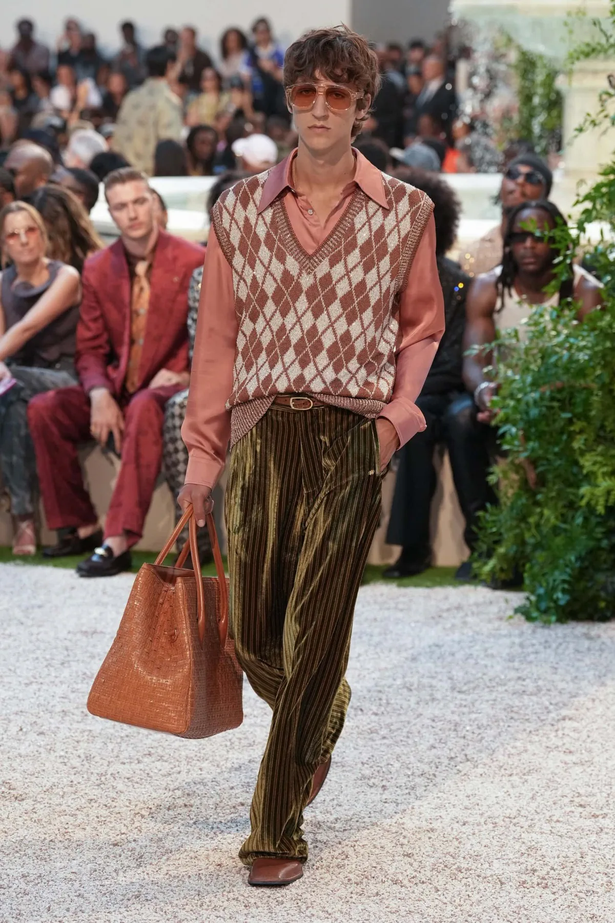 La collection printemps 2026 d'AMIRI transforme la mode en expérience hôtelière californienne