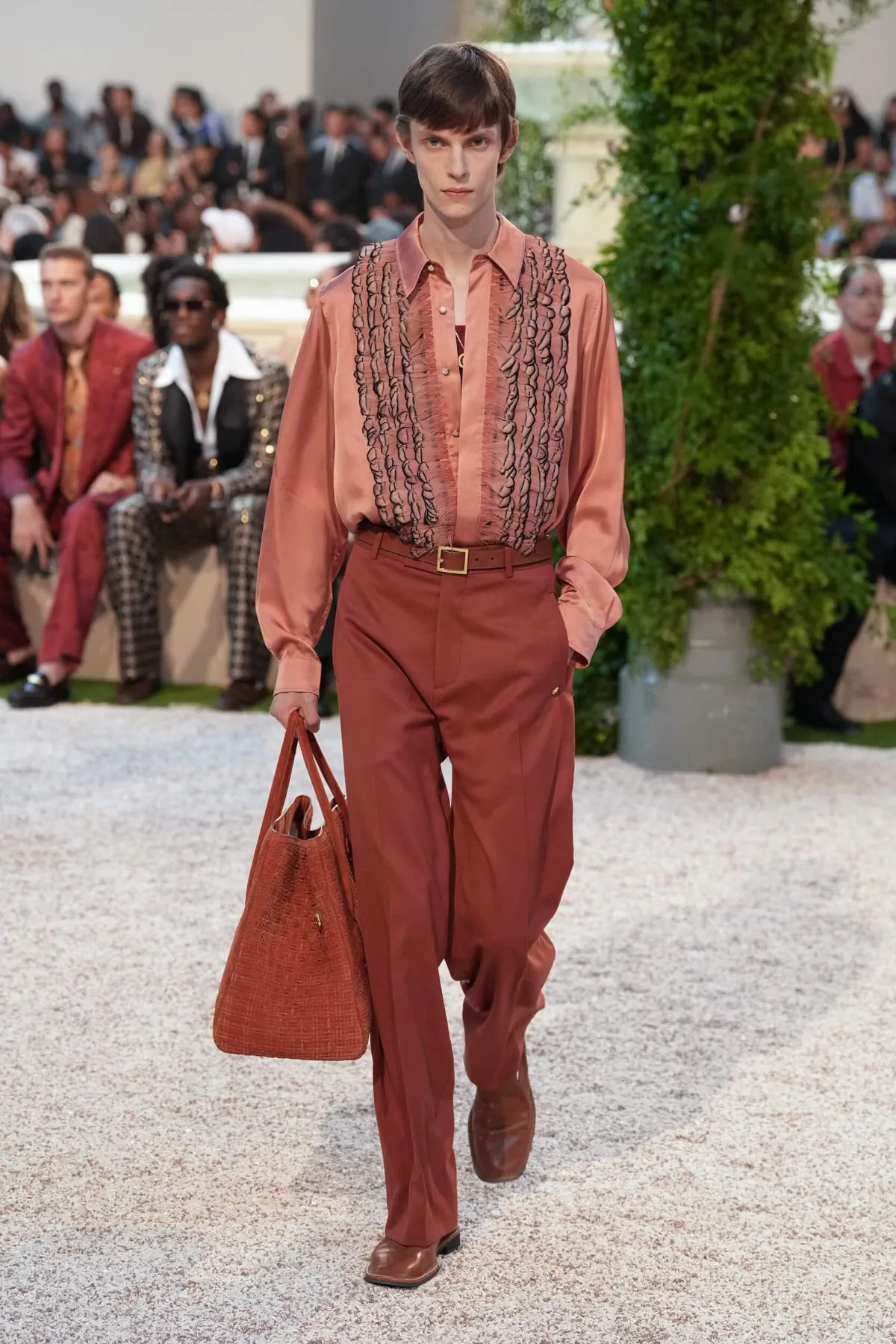La collection printemps 2026 d'AMIRI transforme la mode en expérience hôtelière californienne