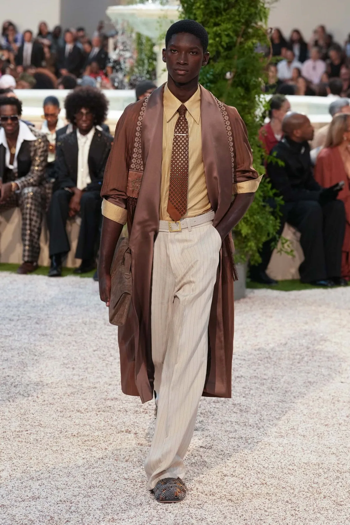 La collection printemps 2026 d'AMIRI transforme la mode en expérience hôtelière californienne