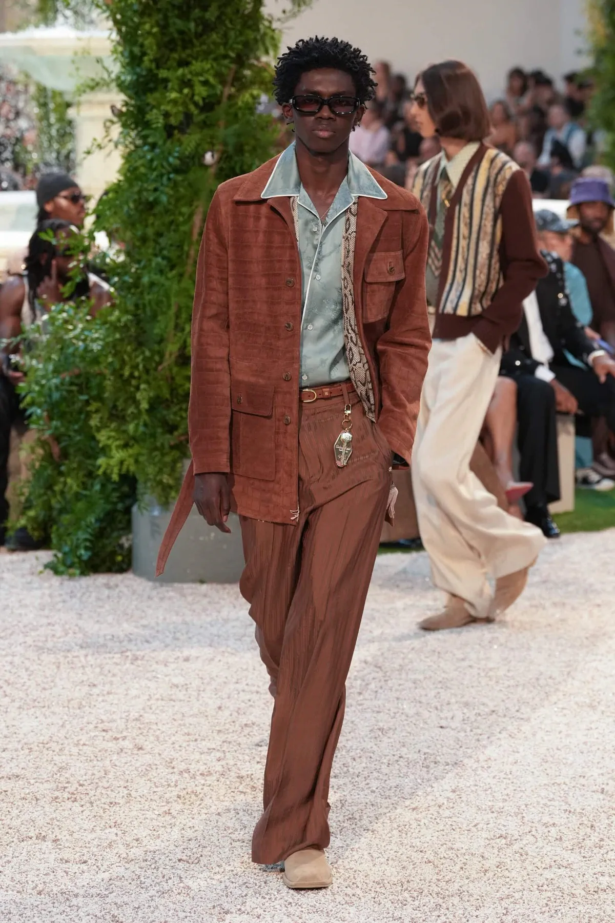 La collection printemps 2026 d'AMIRI transforme la mode en expérience hôtelière californienne