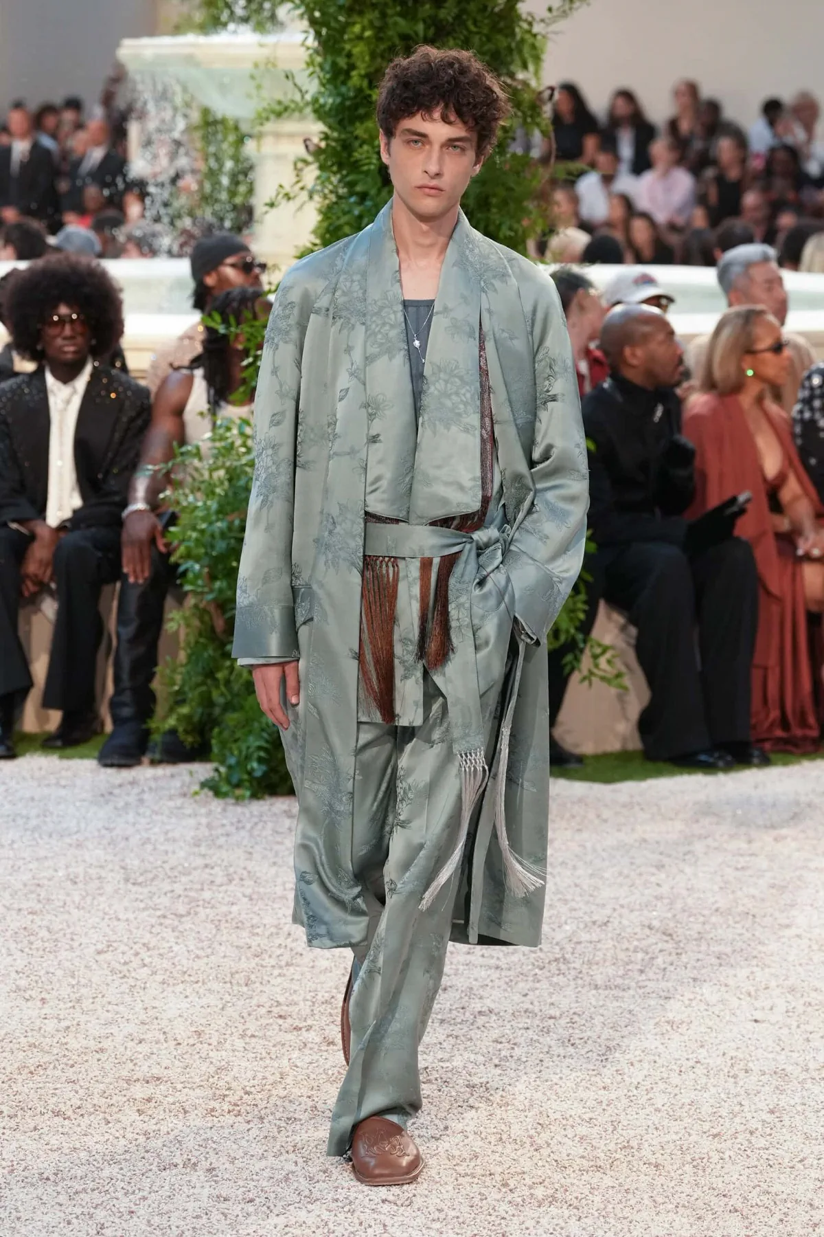 La collection printemps 2026 d'AMIRI transforme la mode en expérience hôtelière californienne