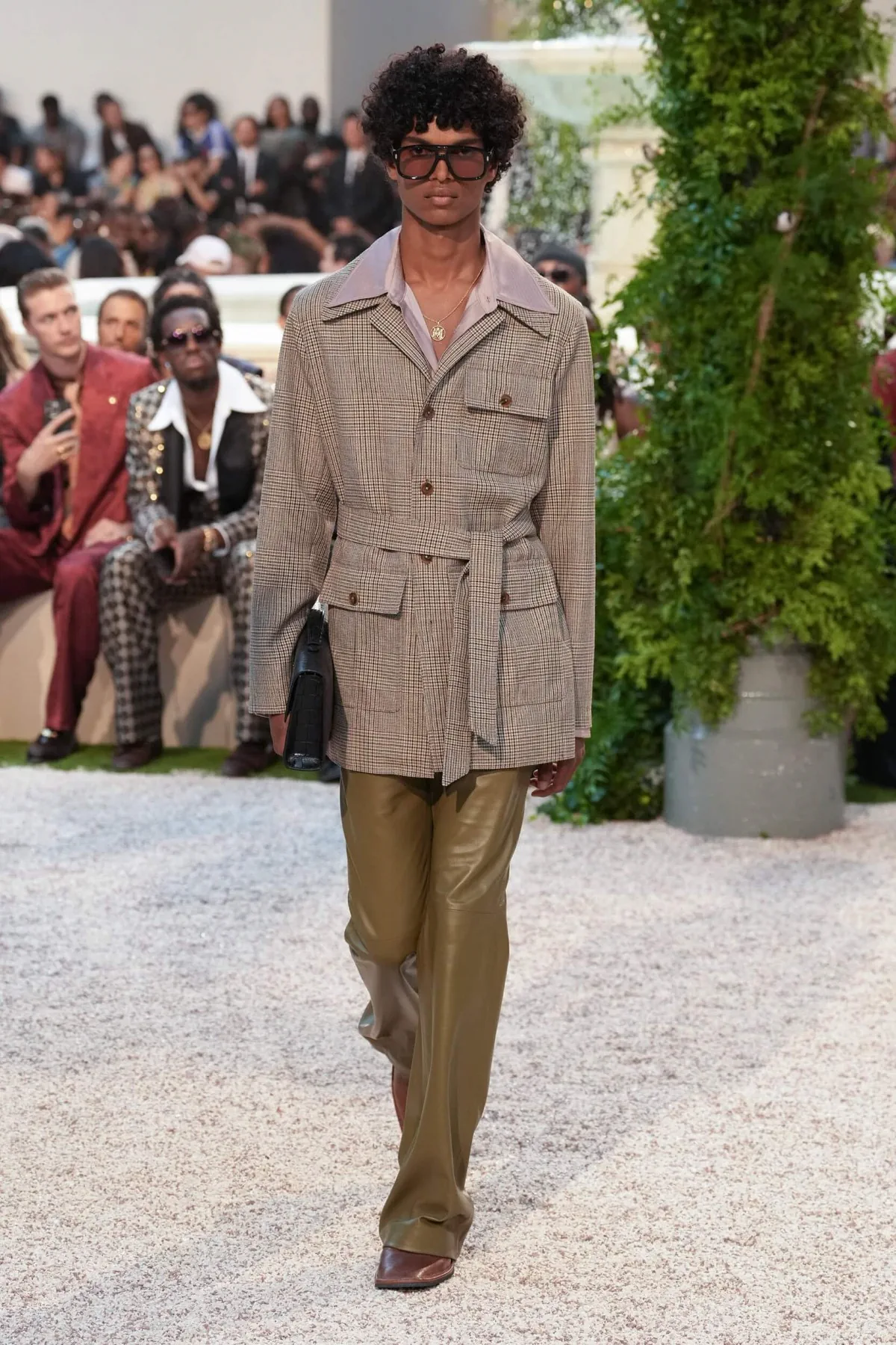 La collection printemps 2026 d'AMIRI transforme la mode en expérience hôtelière californienne