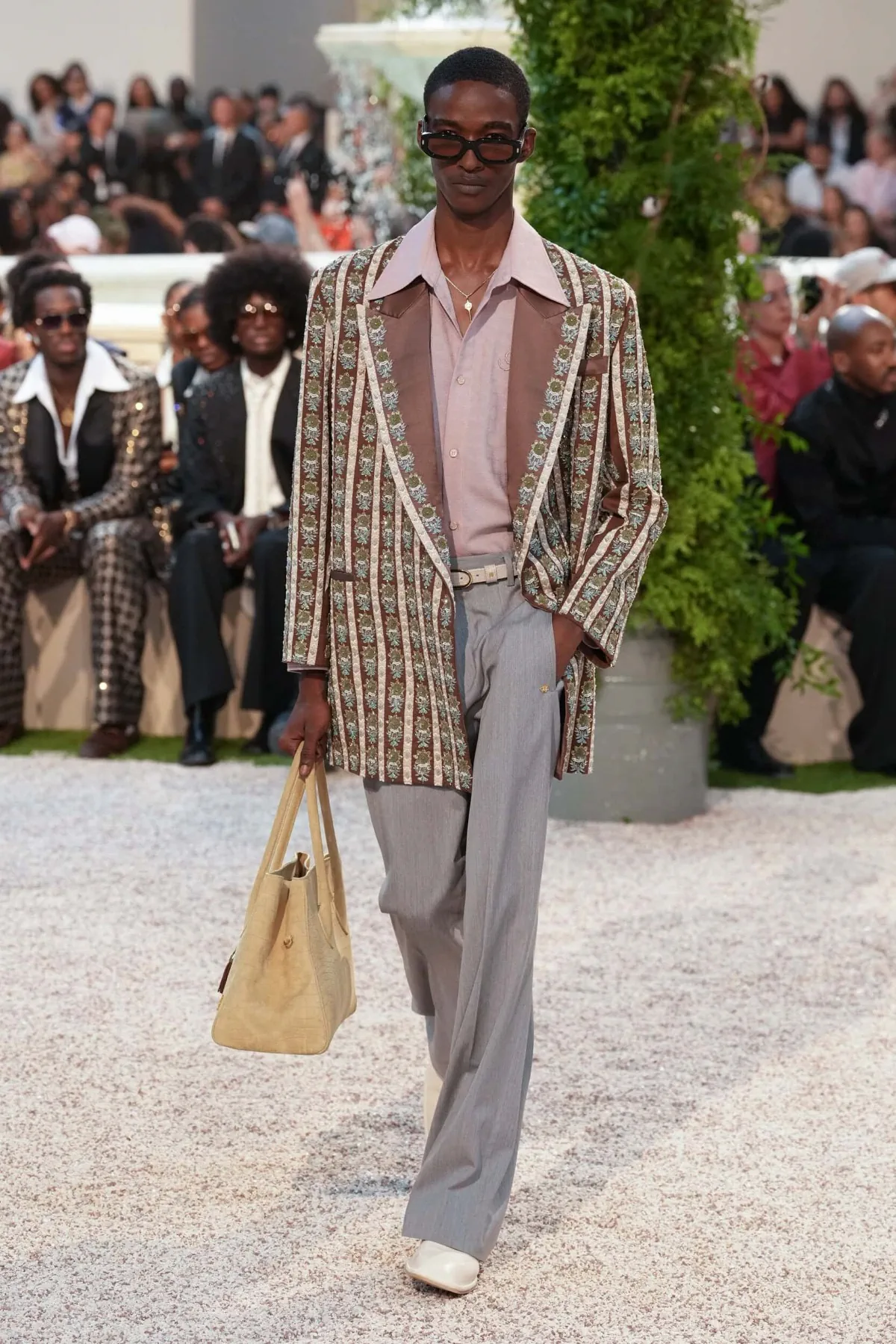 La collection printemps 2026 d'AMIRI transforme la mode en expérience hôtelière californienne