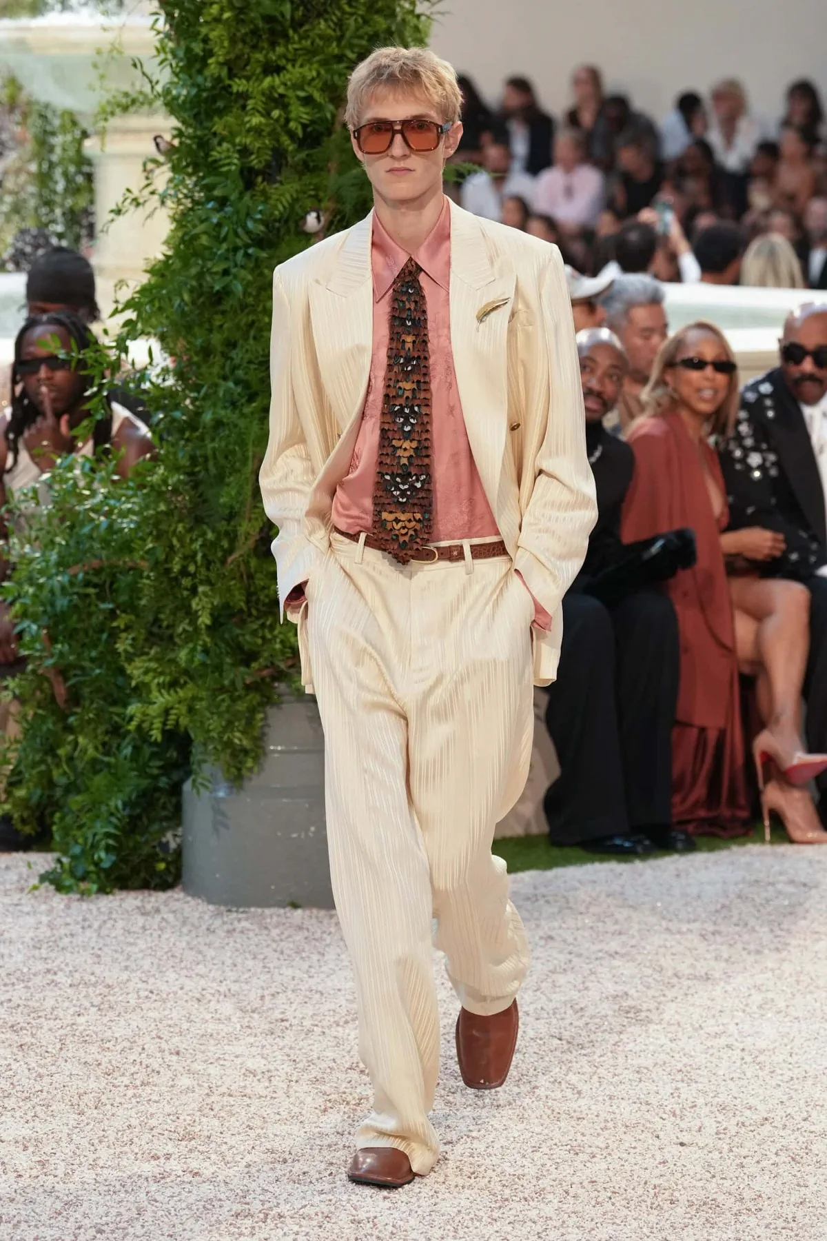 La collection printemps 2026 d'AMIRI transforme la mode en expérience hôtelière californienne