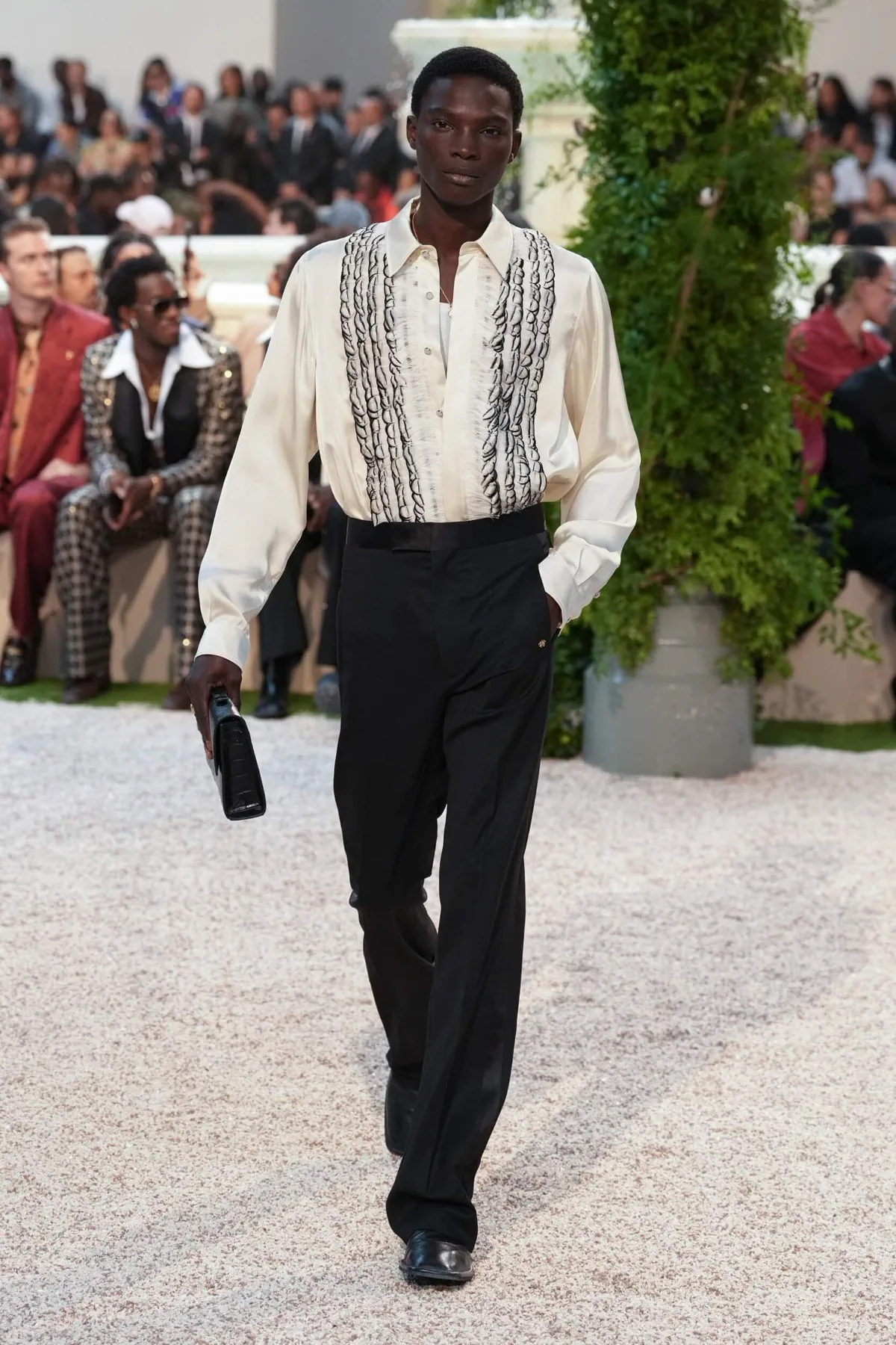 La collection printemps 2026 d'AMIRI transforme la mode en expérience hôtelière californienne