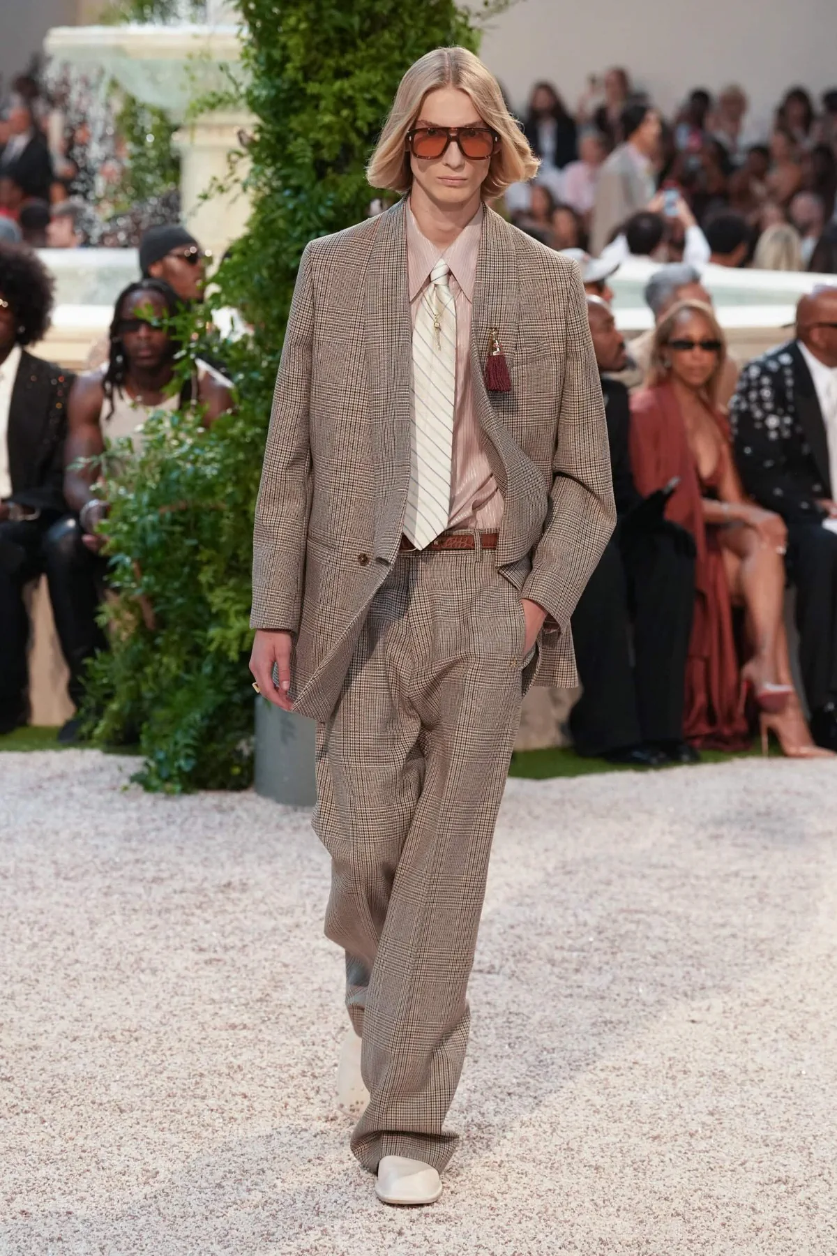 La collection printemps 2026 d'AMIRI transforme la mode en expérience hôtelière californienne