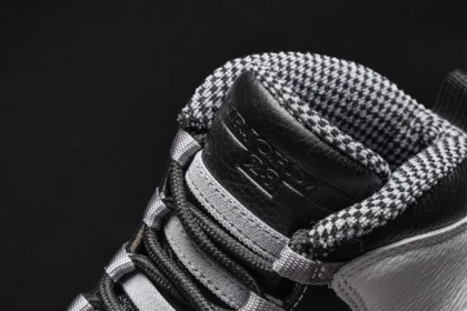 De nouvelles images de la Air Jordan 10 « Steel » ont été leakées