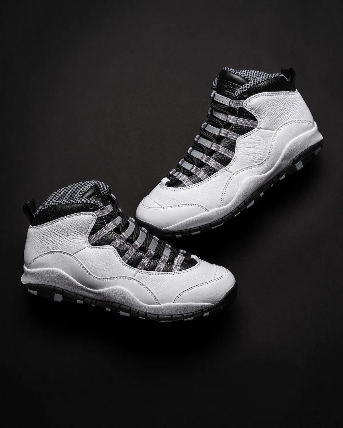 Air Jordan 10 Steel Official Images 1 De nouvelles images de la Air Jordan 10 « Steel » ont été leakées