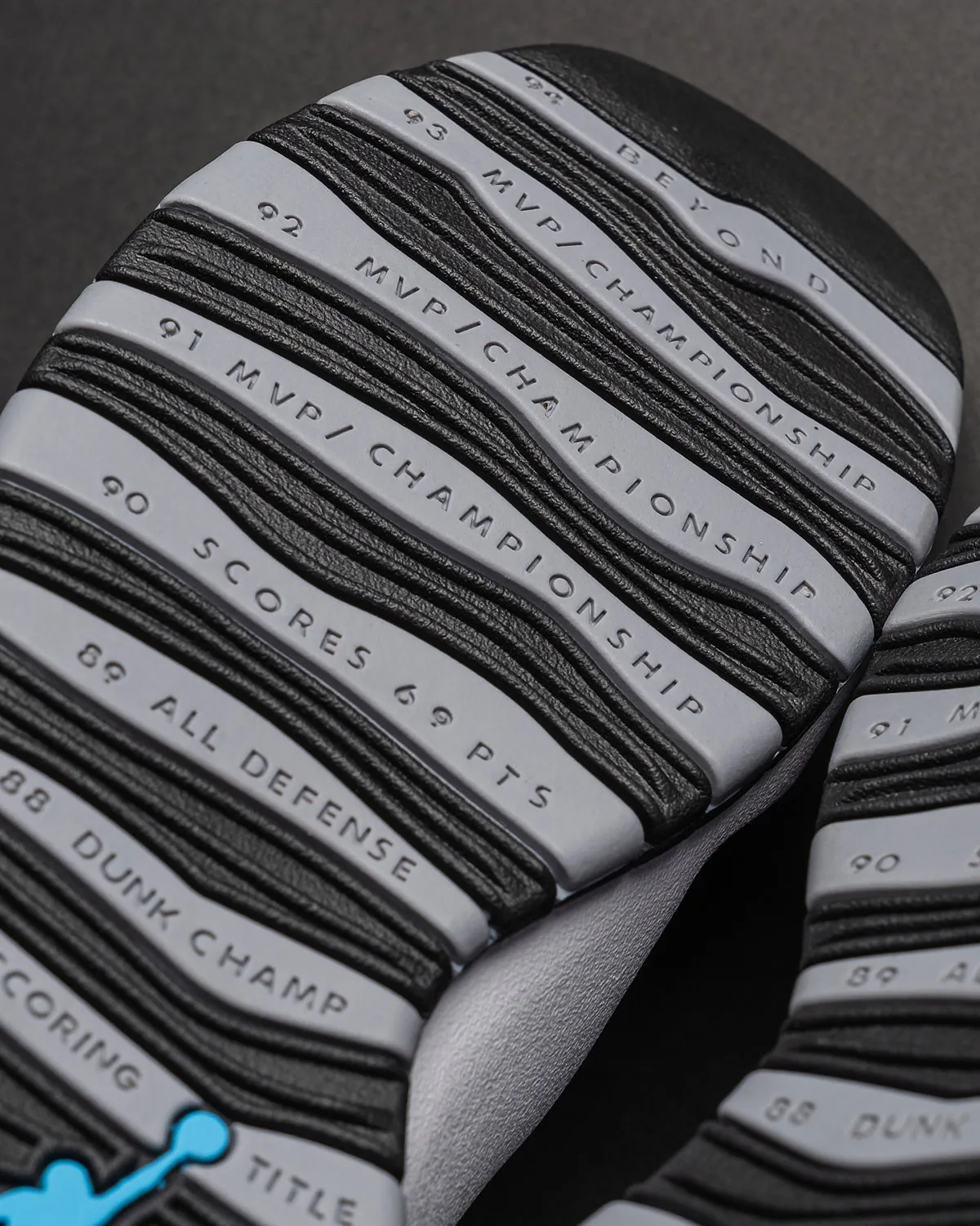 Air Jordan 10 Steel Official Images 2 De nouvelles images de la Air Jordan 10 « Steel » ont été leakées