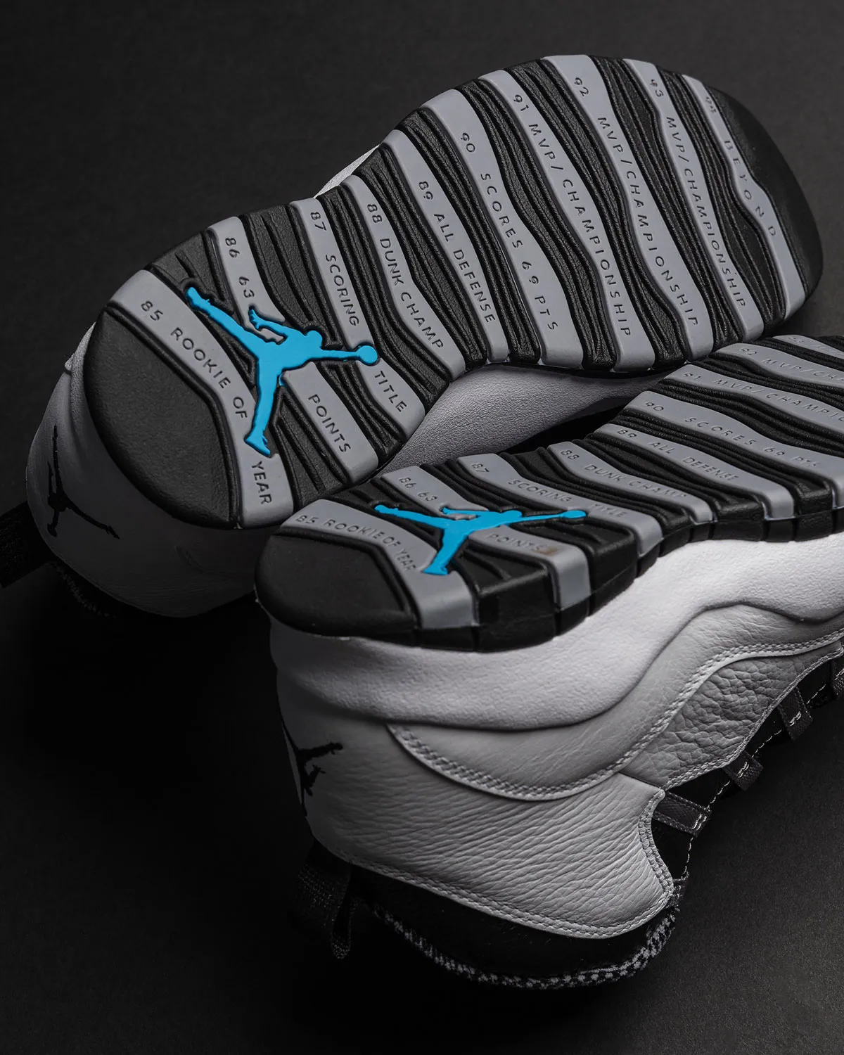 Air Jordan 10 Steel Official Images 4 De nouvelles images de la Air Jordan 10 « Steel » ont été leakées