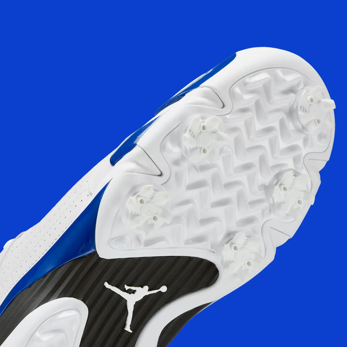 Air Jordan 14 Golf Hyper Royal 8 L'Air Jordan 14 Golf « Hyper Royal » débarque sur les greens pour révolutionner votre jeu
