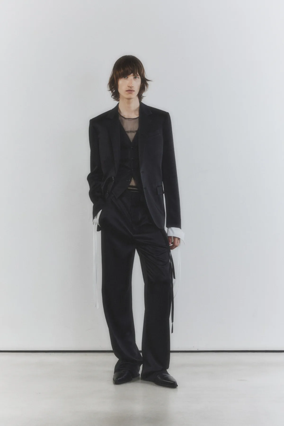 La collection Croisière 2026 d’Ann Demeulemeester révèle une nouvelle approche urbaine sous la direction créative de Stefano Gallici