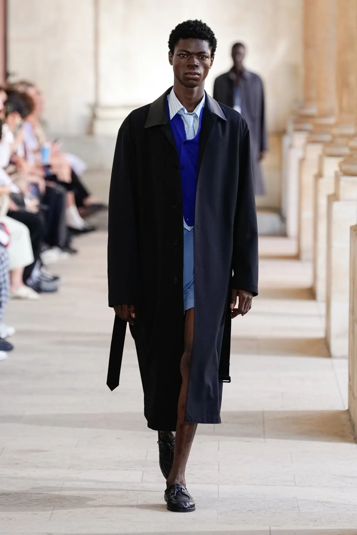 Auralee Spring Summer 2026 Paris Fashion Week 3 Pour le printemps 2026, AURALEE transforme l'imprévisibilité climatique en atout mode