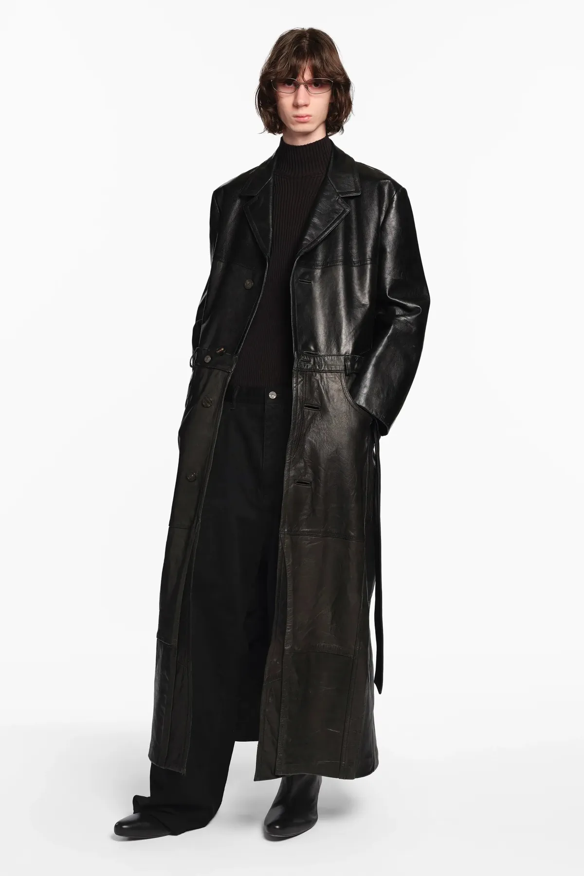 La collection Croisière 2026 de Balenciaga redéfinit les codes masculins selon Demna