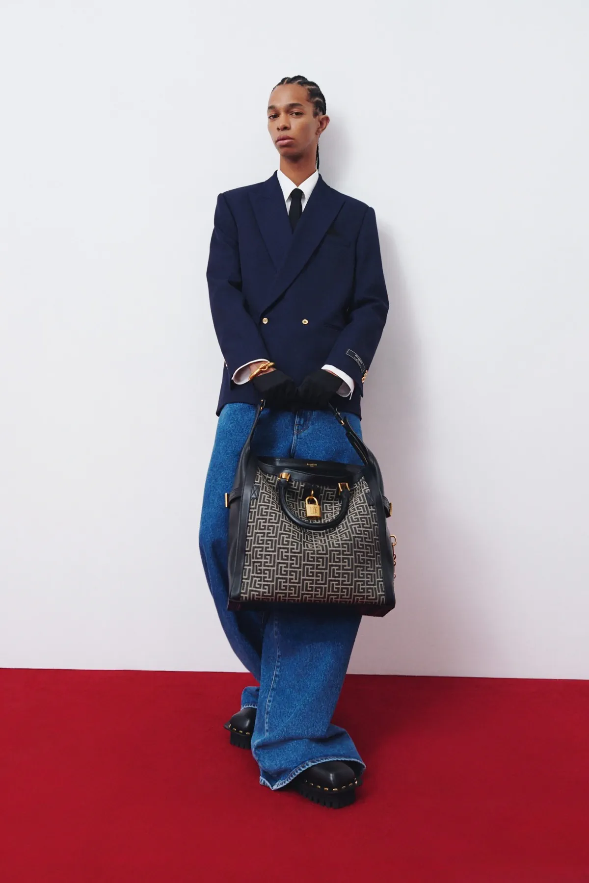 La collection croisière 2026 de Balmain réinvente la masculinité