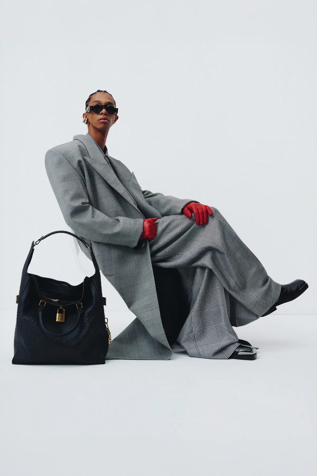 La collection croisière 2026 de Balmain réinvente la masculinité