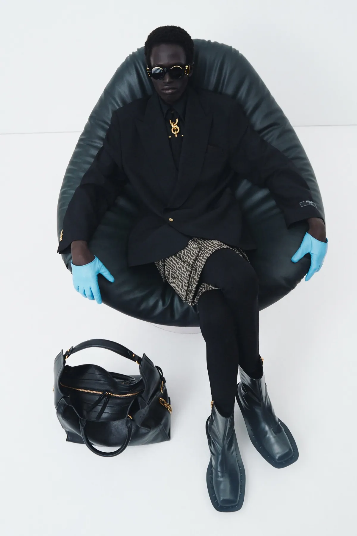 La collection croisière 2026 de Balmain réinvente la masculinité