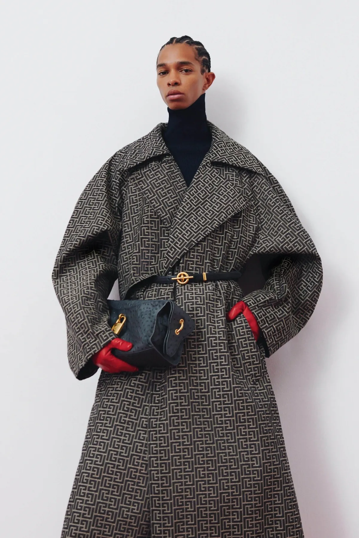 La collection croisière 2026 de Balmain réinvente la masculinité