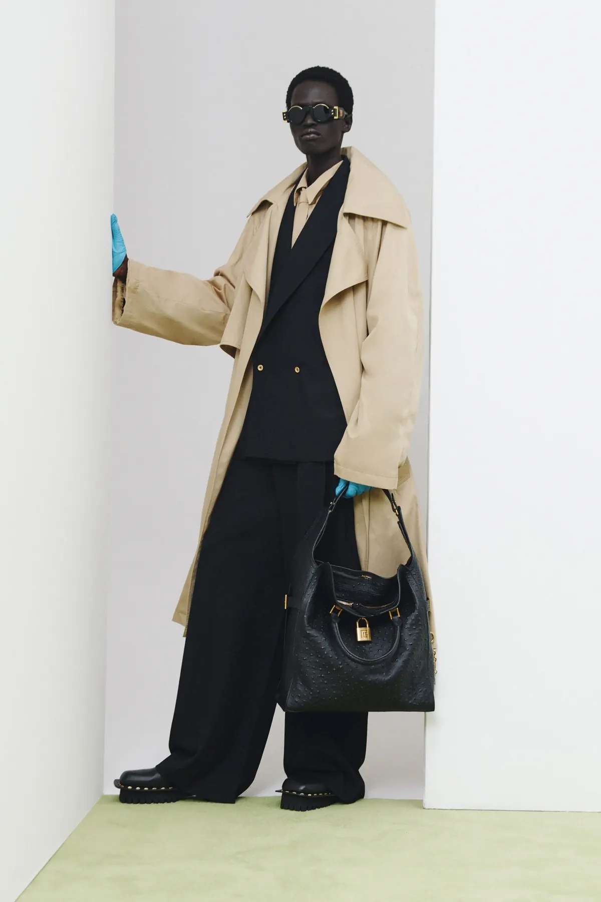 La collection croisière 2026 de Balmain réinvente la masculinité