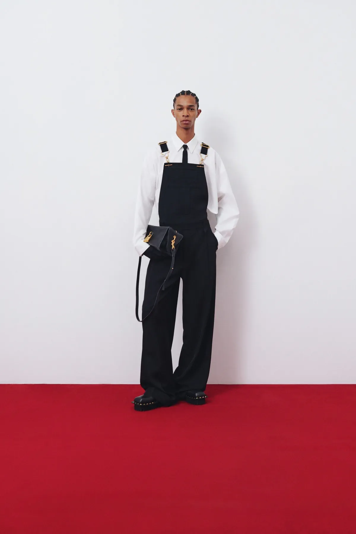 La collection croisière 2026 de Balmain réinvente la masculinité