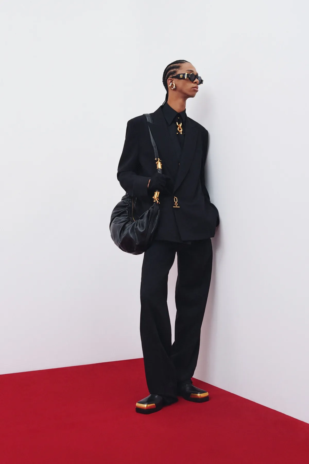 La collection croisière 2026 de Balmain réinvente la masculinité