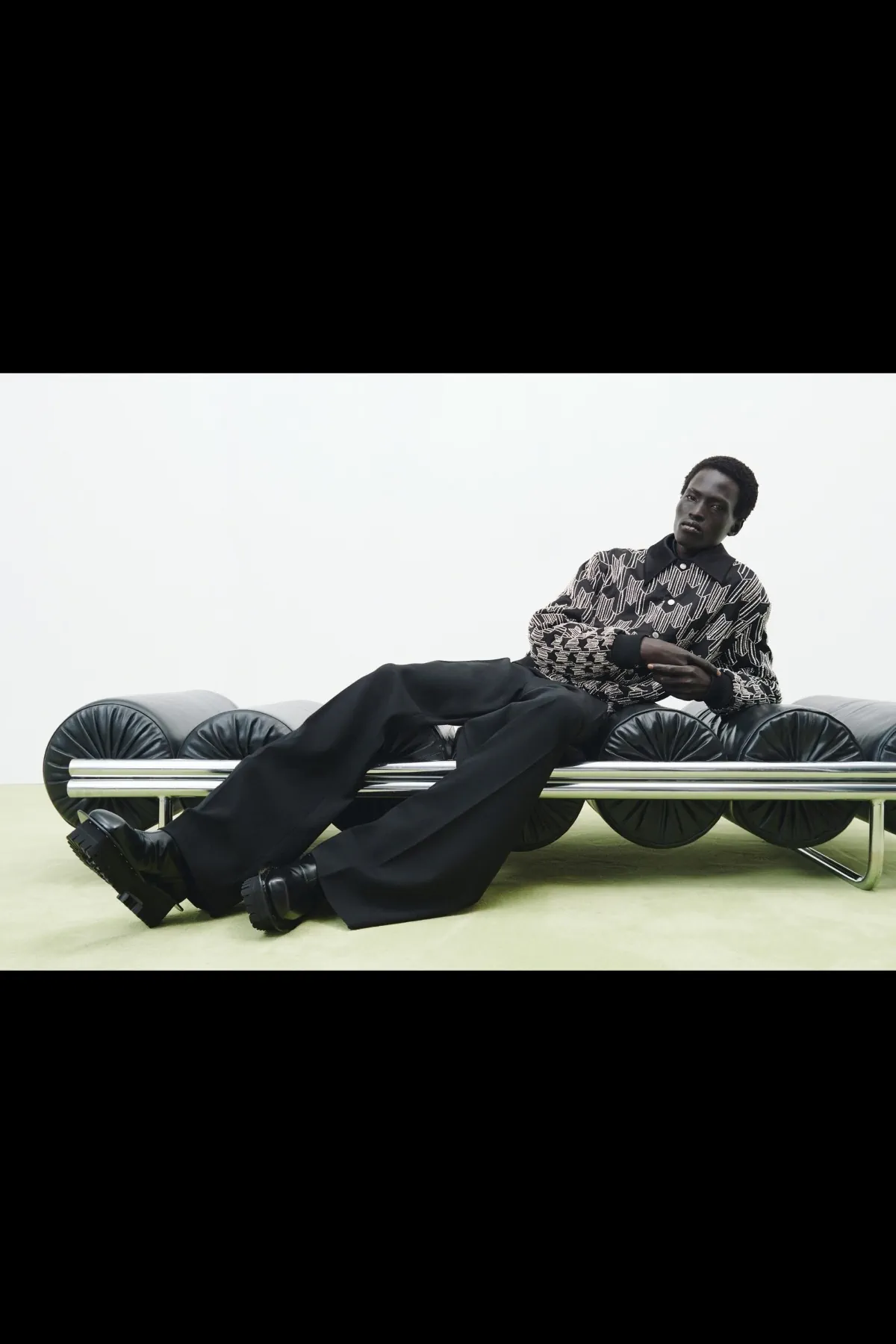 La collection croisière 2026 de Balmain réinvente la masculinité